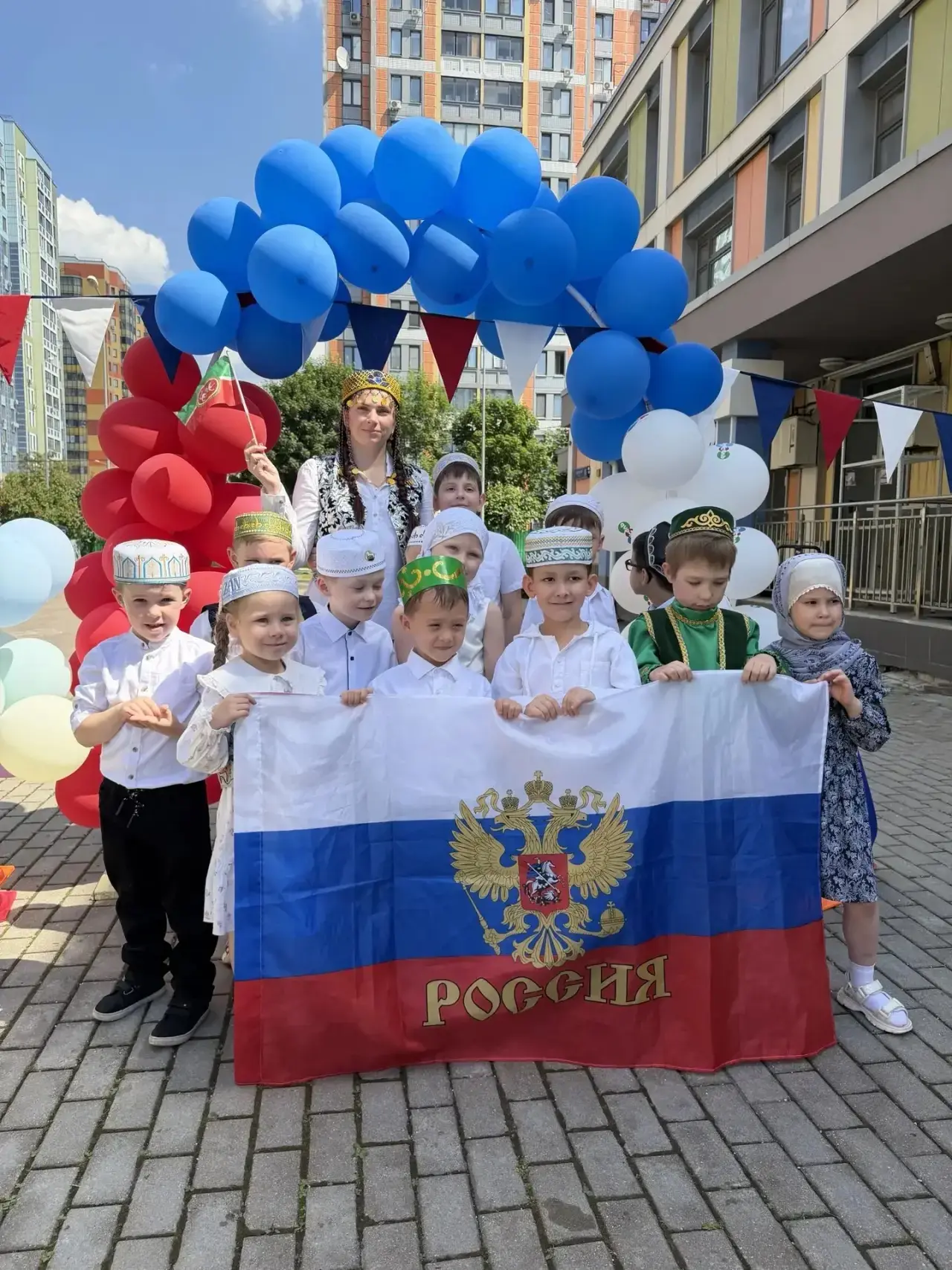 🇷🇺 Праздничный концерт в детском саду «Дубравушка»

💫 День России — один из важных государственны
