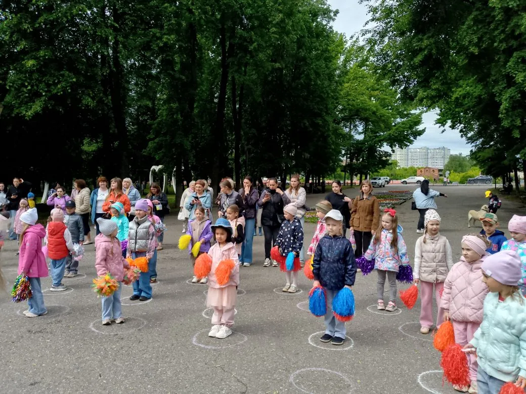 МИР БЕЗ ВОЙНЫ! 

1 июня, в международный День защиты детей, прошел городской конкурс детского изобра