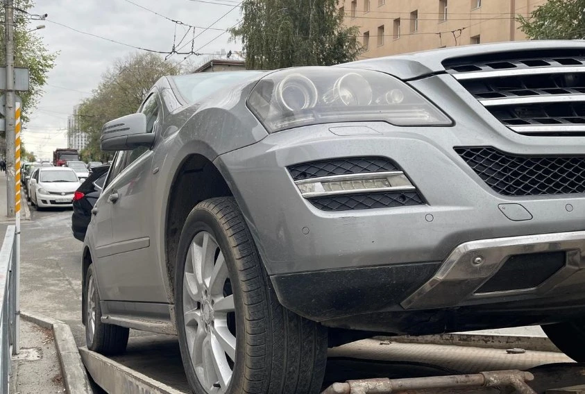 В Новосибирске изъят Mercedes у должницы за миллионный долг