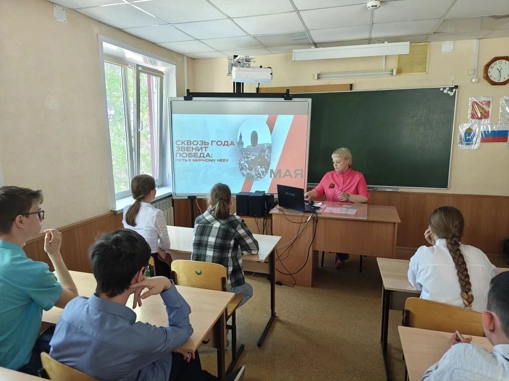 В нашей школе прошёл открытый урок и викторина, посвящённые Великой Отечественной войне...