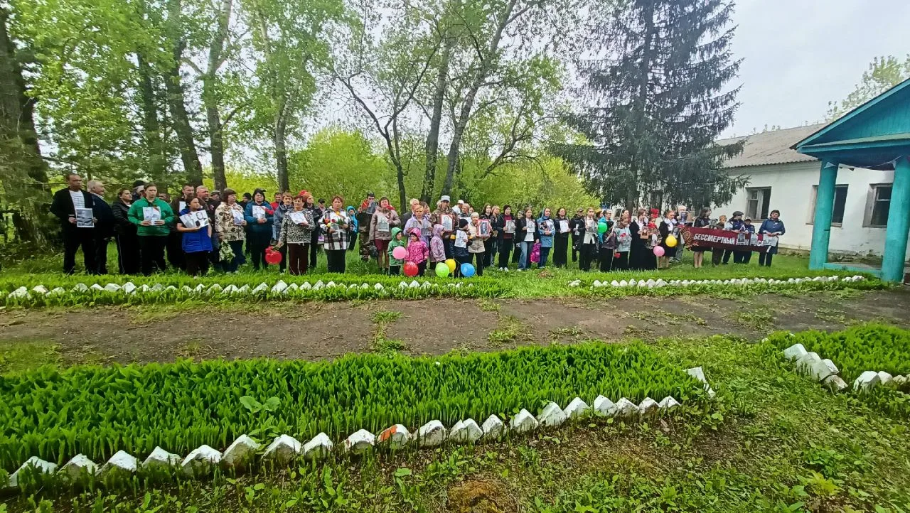 9 мая обучающиеся  и сотрудники МОБУ "Солдатская сош" приняли участие в торжественном м...