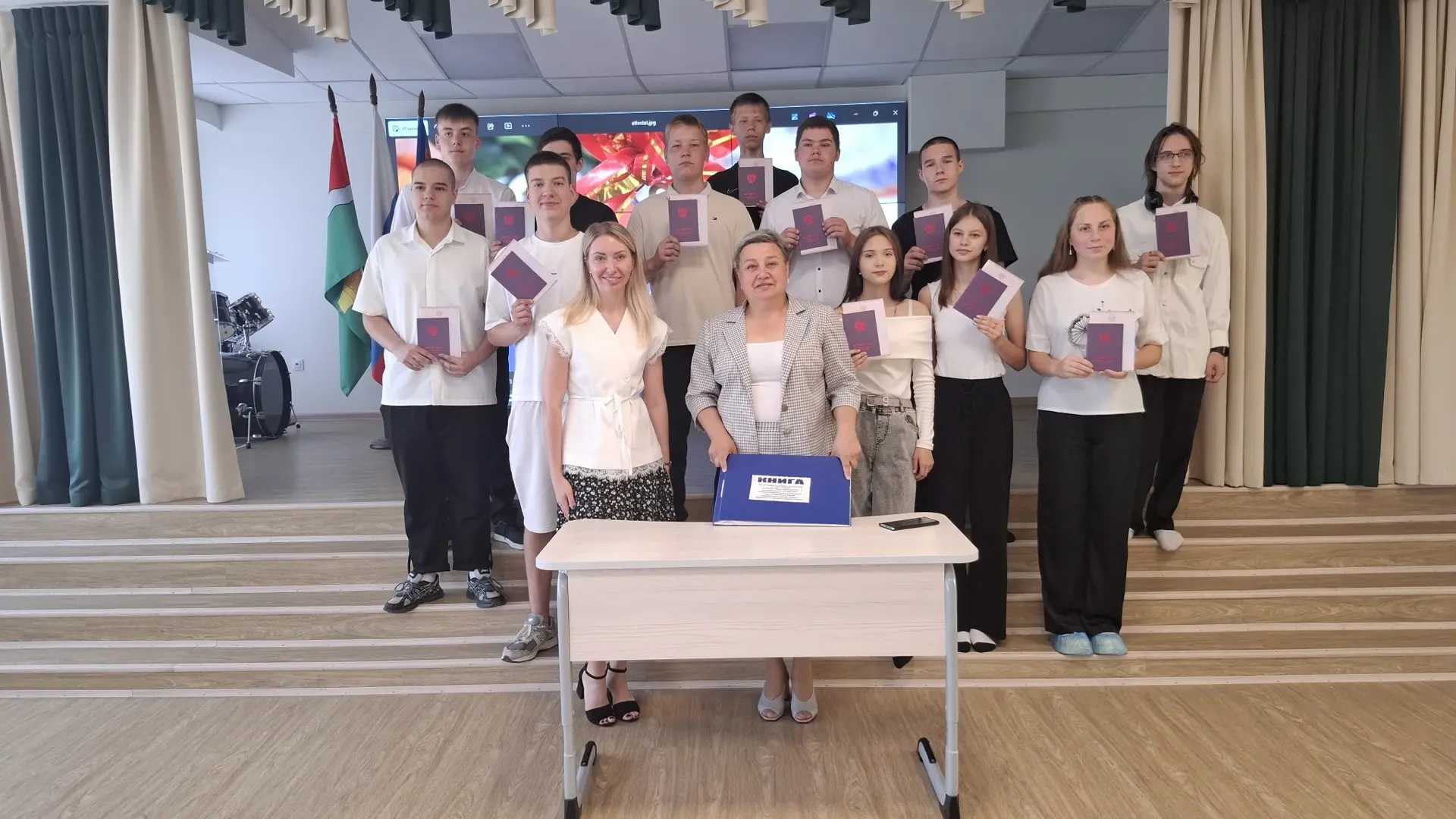 ДОЖДАЛИСЬ! 🥳

Сегодня тот самый день, который мы все так долго ждали. Наши красавцы и красавицы — в