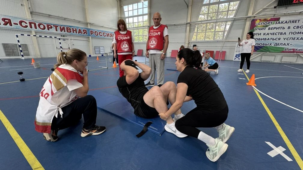 🏃‍♂️🔥 Гонка ГТО – в самом разгаре!  Команды проходят серию испытаний на силу, ловкость, меткость и в