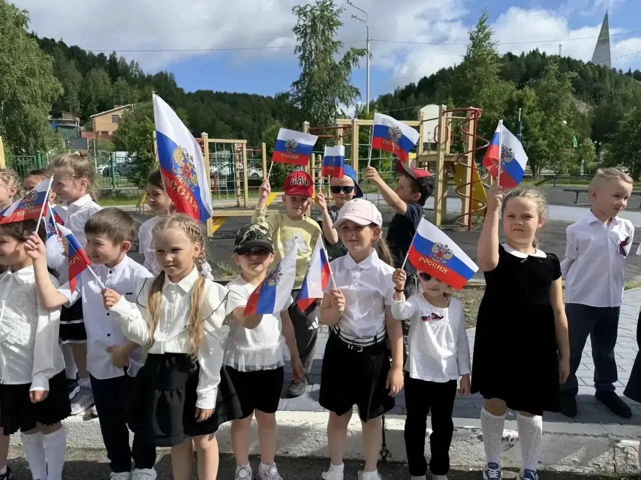 С понедельника в нашем детском саду дан старт тематической неделе, посвященной празднованию Дня Росс