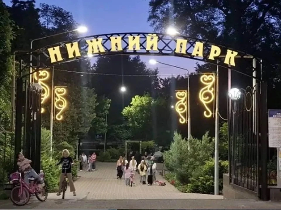 🌳 НИЖНИЙ ПАРК ВСТРЕЧАЕТ ГОСТЕЙ ПО-НОВОМУ!

Входная группа теперь выглядит иначе — свежо, аккуратно 