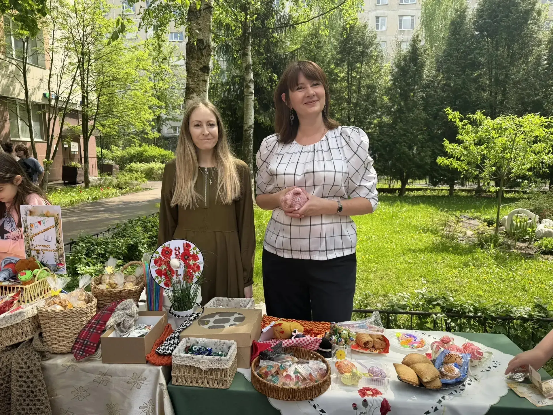 Сегодня в лицее прошла  ✅Весенняя благотворительная ярмарка🙏🙏  Каждый класс принял активное участие,