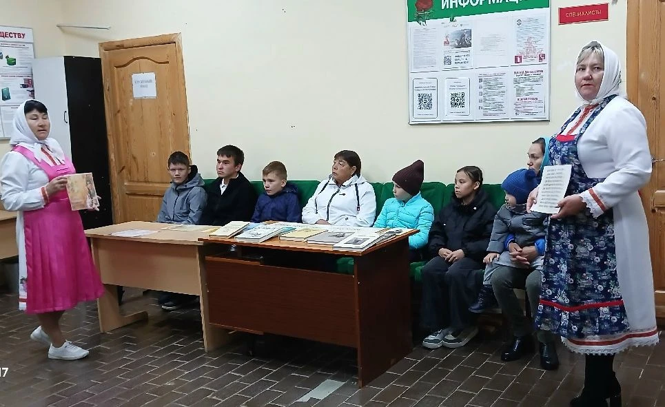 В Ефремкасинском сельском Доме культуры состоялась тематическая программа «Ĕмĕрлĕхе упр...