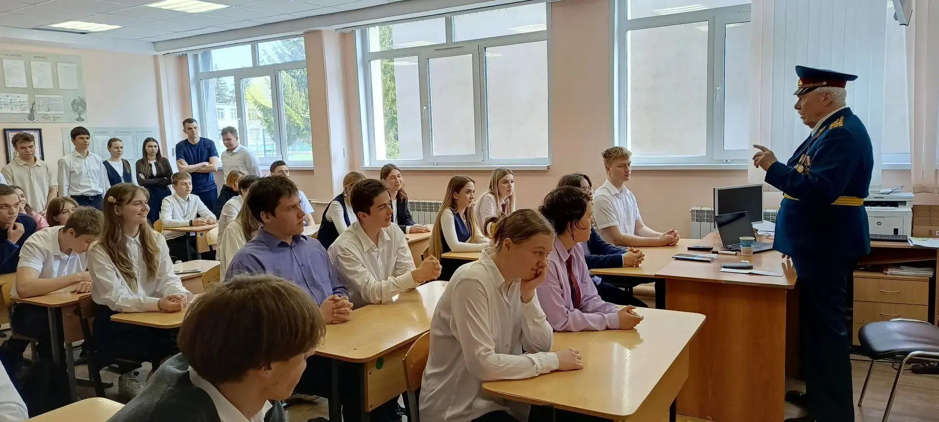 Память, которую нельзя  стереть.  Обучающиеся 11‑х кл. ФЭЛ №29г. Пензы встретились с  ветераном Воор