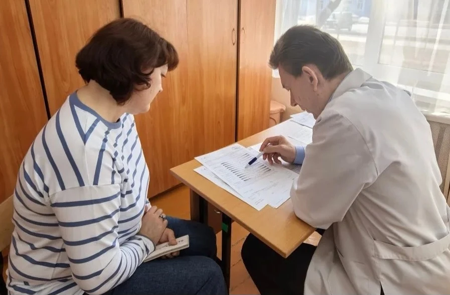 🩺Педагоги 12 школы Благовещенска проверили свое здоровье в рамках Всероссийской акции   Выездная бри