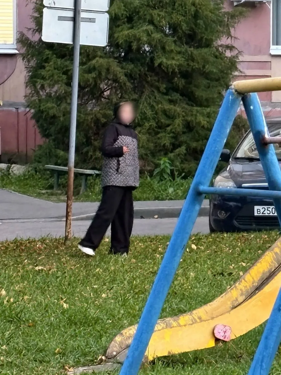 Уважаемые родители этого чада. Проведите пожалуйста строгую беседу со своим ребенком!