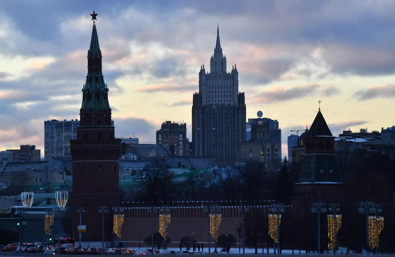 Любые подразделения иностранных военных на территории Украины являются для России закон...