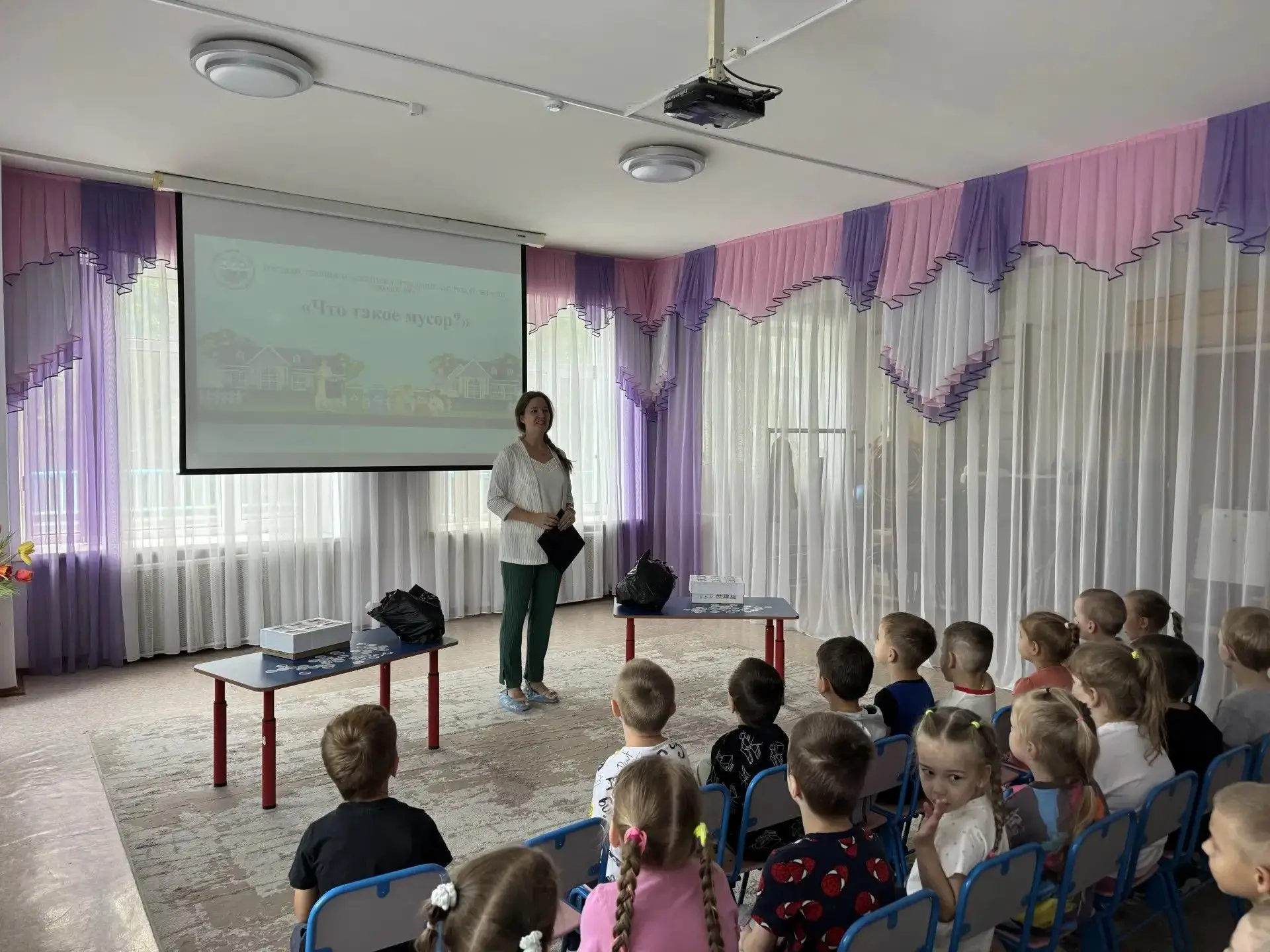 Экологическая культура с детства: для благовещенских дошколят провели урок по раздельно...