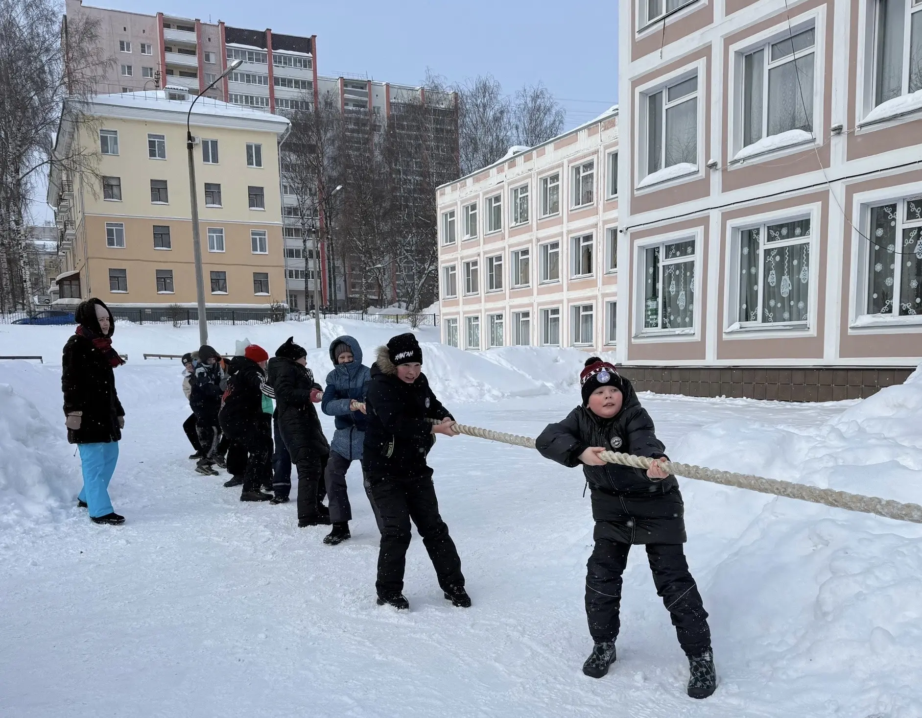 Сегодня наши шестиклассники окунулись в атмосферу настоящих зимних забав! 🎡  🔥 Игра по станциям «Зим