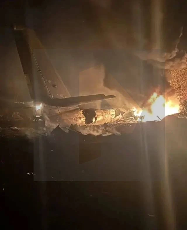 Шесть человек погибли при крушении военного самолета в Амурской области.