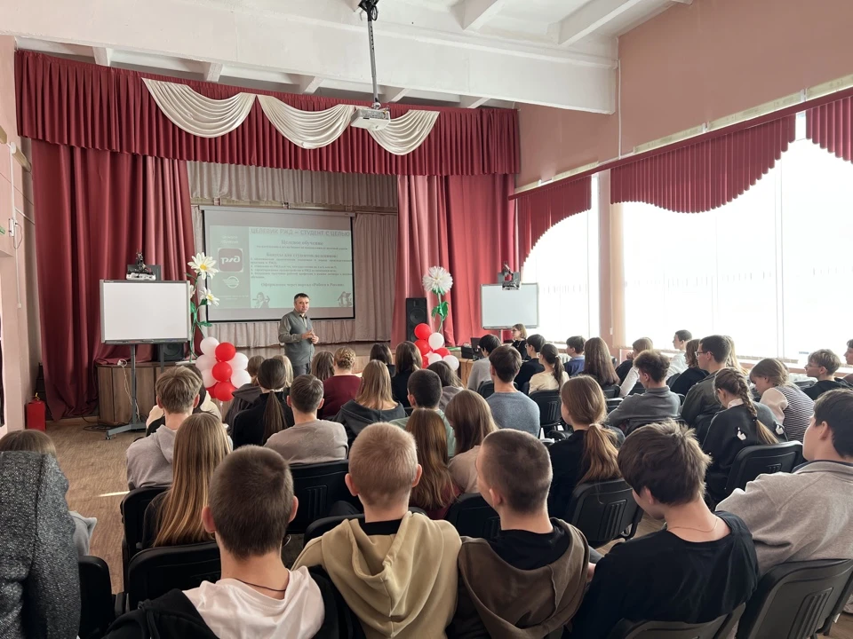 🚀 Профориентационная встреча со школьниками в п. Дальнее Константиново: помощь в выборе профессии  📍