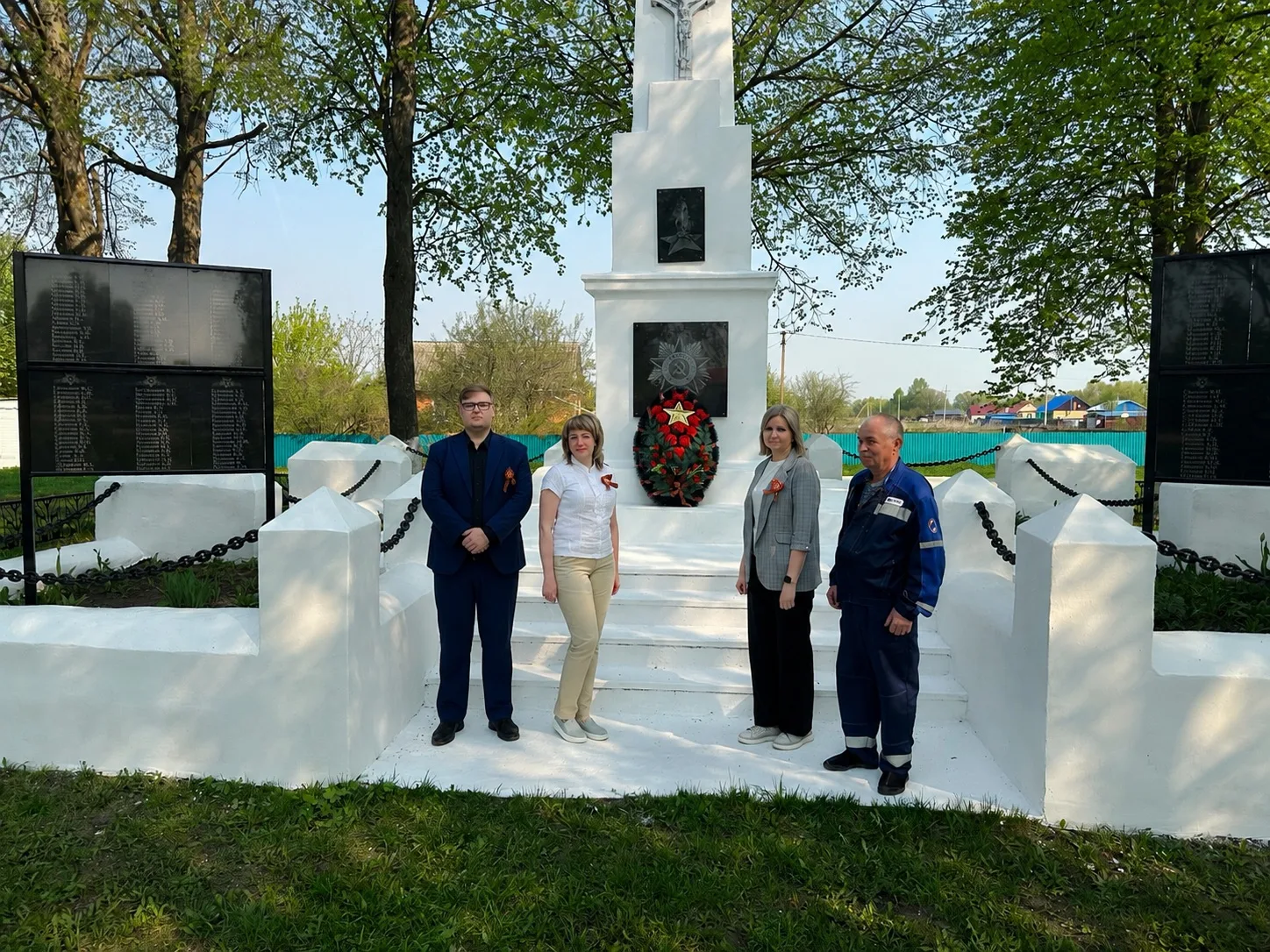 Работники ПАО «РЭСК» благоустроили мемориалы, посвященные воинам Великой Отечественной войны  🌿Майск