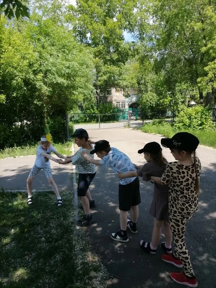 «Знаю и люблю Россию!» 🇷🇺

Вот это была атмосфера! В нашем лагере прошла игра, которая на время ст