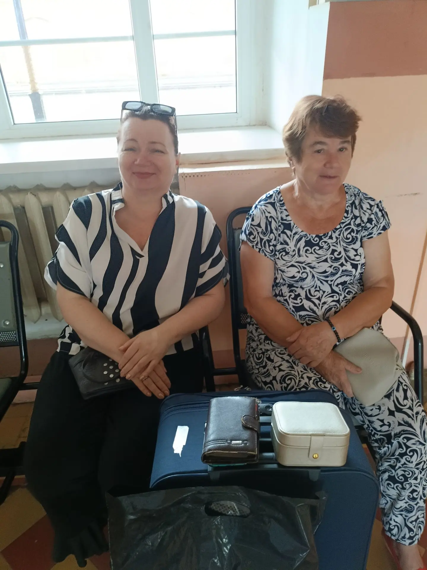 Потому что истеричный смех никто не отменял!