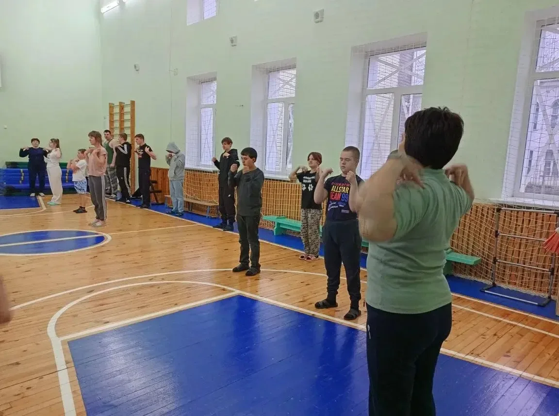 🤾‍♂️🤽‍♂️🏓В ОКОУ «Октябрьская школа-интернат» каждое утро начинается с проведения зар...