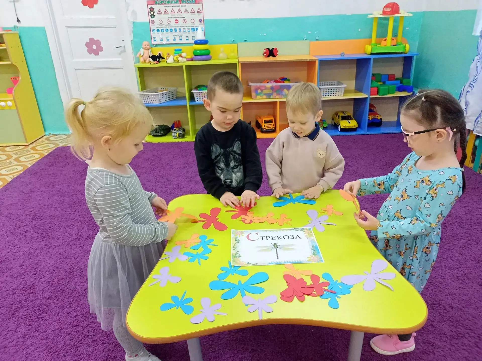 Смотрим мы во все глаза,