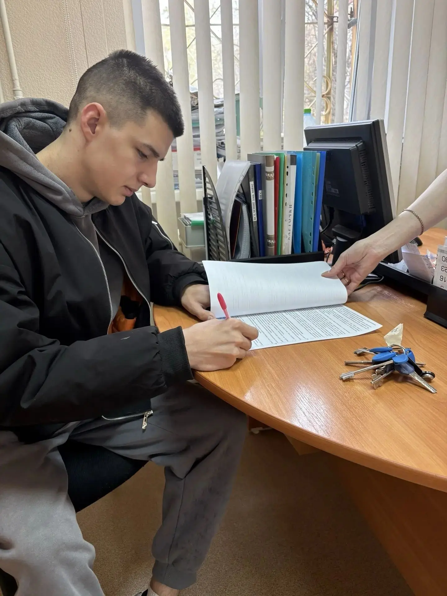 Ключи от нового жилья  Администрация Новоуральского городского округа продолжает предоставлять отрем