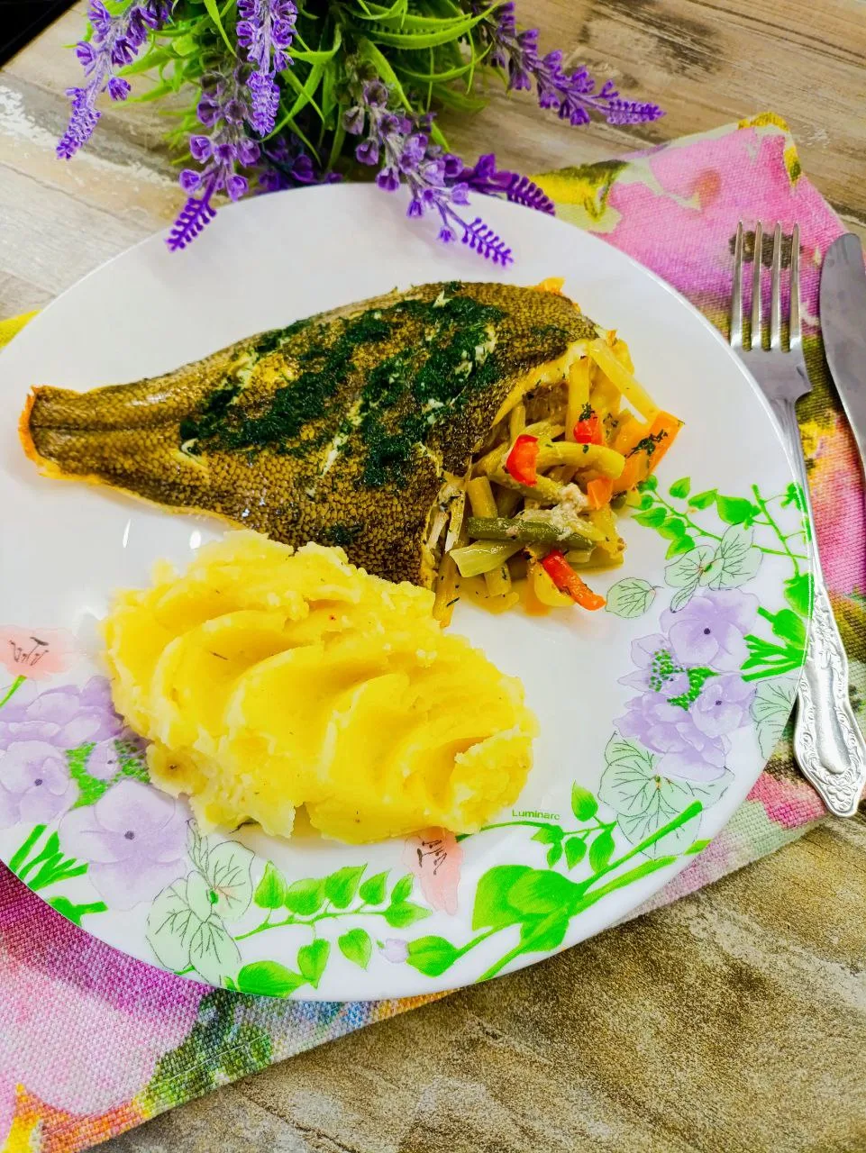 🐟КАМБАЛА в духовке🐟

Рыба - один из наиболее полезных продуктов с точки зрения улучшения синтеза с