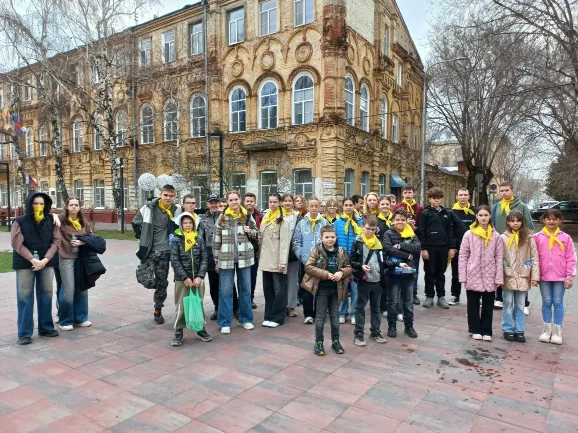 🎉 Увлекательная экскурсия для юных волгоградцев!  70 учащихся гимназии № 10, воспитанников лагеря «Л