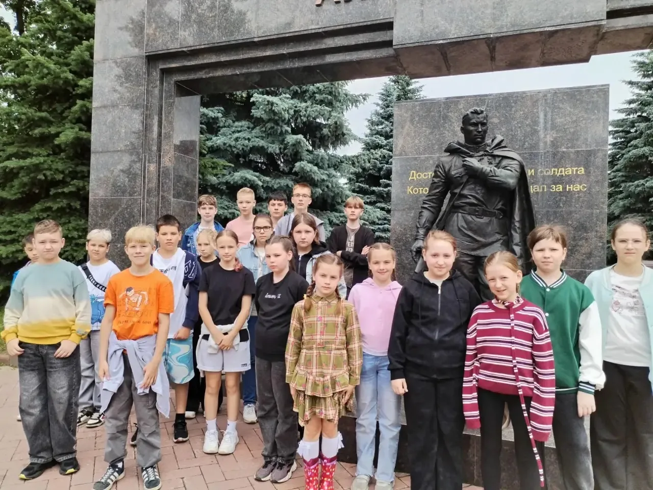 🎗️ Мемориальная прогулка «Малая Родина глазами Героев»
🕯️ В преддверии Дня памяти и скорби ребята 