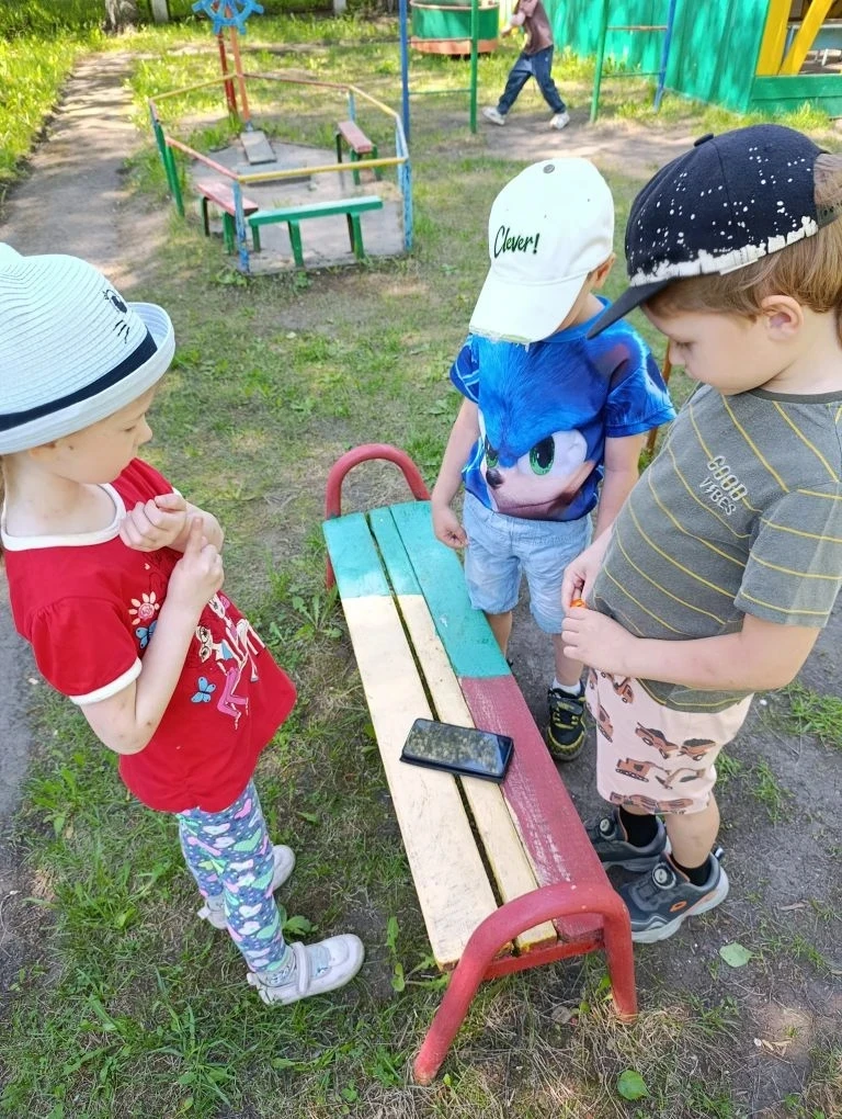 Сегодня с воспитанниками нашего ДОУ  была проведена беседа «Правила безопасности. Знай ...