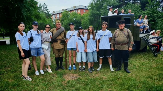 Сегодня, 21 июня, воспитанники спортивной школы №11 вместе с директором Рукосуевой Олесей Васильевно