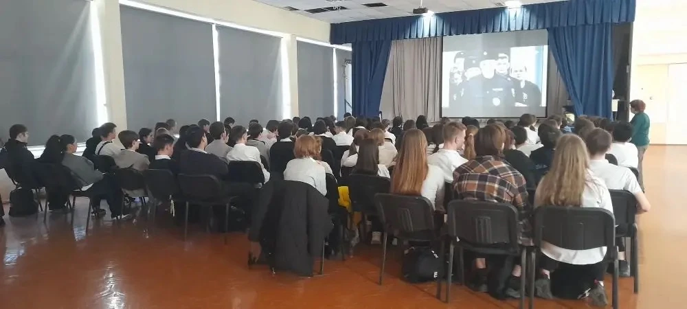 В  нашей школе  в рамках программ гражданско‑патриотического воспитания и профилактики экстремизма  