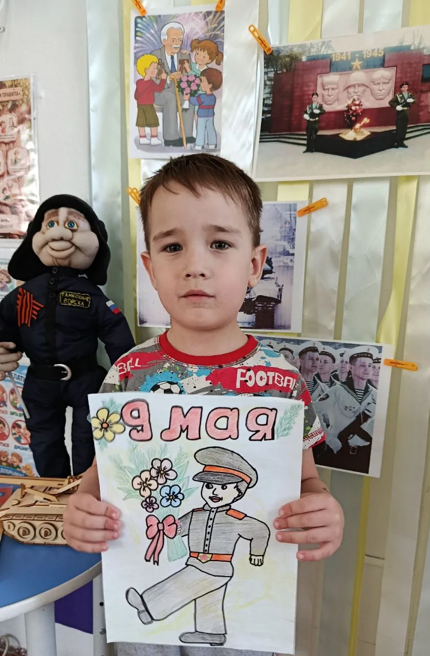 Ребята группы "Ромашка" - Роман Г. и Артём Р. принимают участие в Городском конкурсе ри...