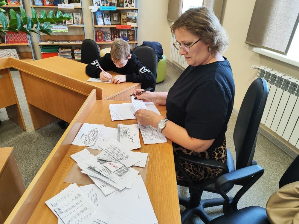 🧩Педагог-психолог нашего Центра провела плановое диагностическое занятие с двумя ребят...