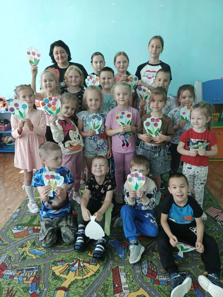 Сегодня у нас получился очень трогательный день. К нам пришли в гости ребята из объедин...