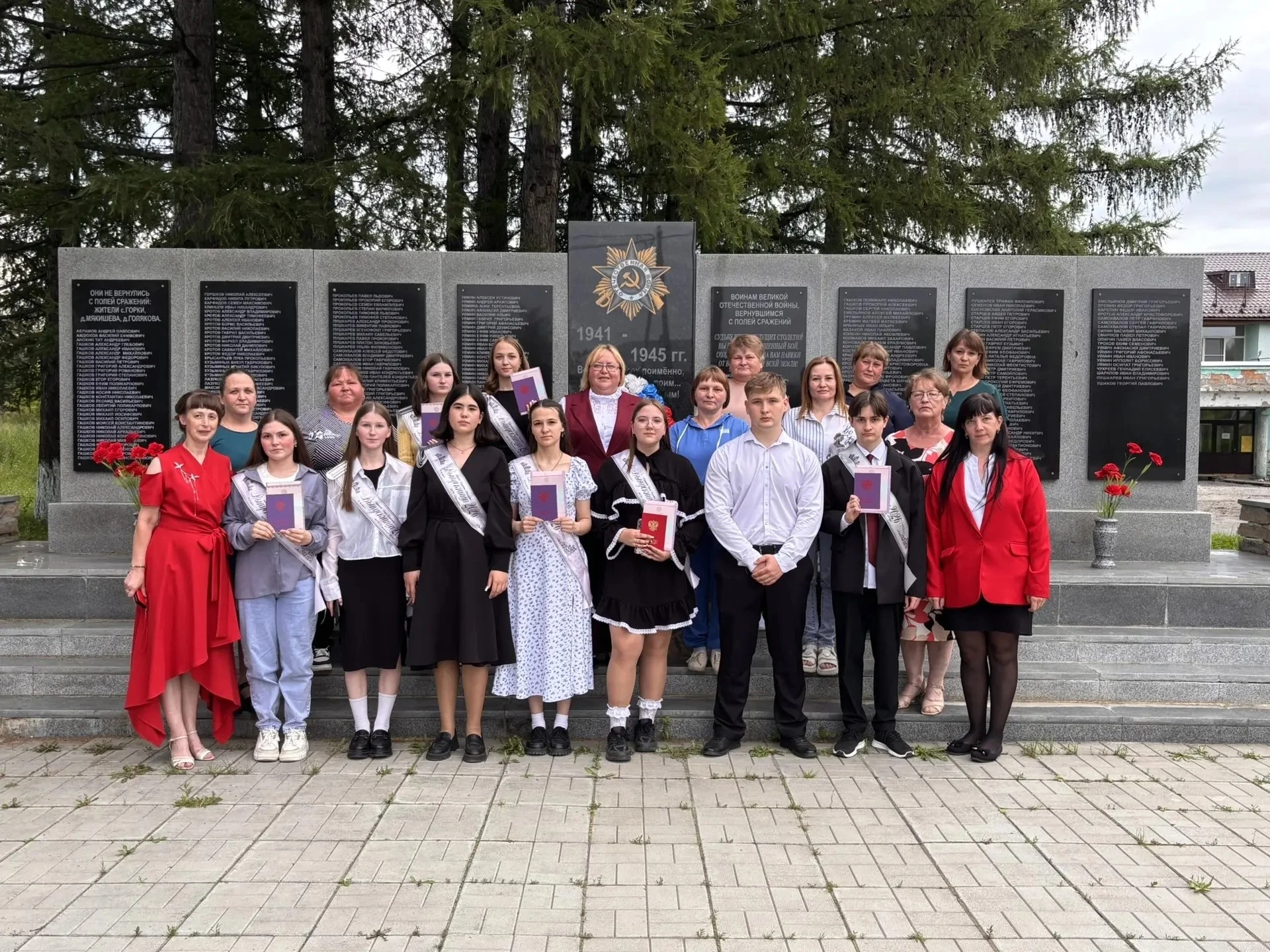 ⛵Под алыми парусами мечты! 
💃27 июня наши выпускники 9-ых и 11 классов получили аттестаты.🕺
Для на