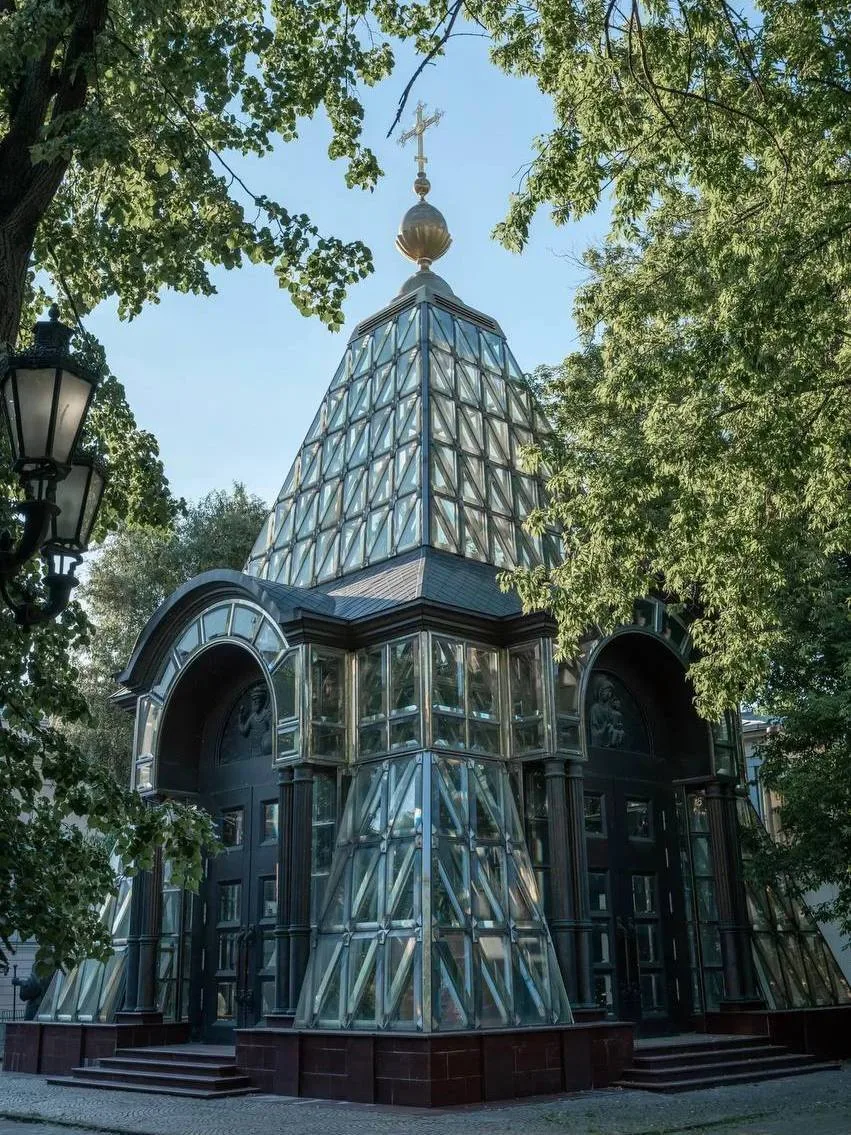 🤩 Уникальный стеклянный храм есть в центре города