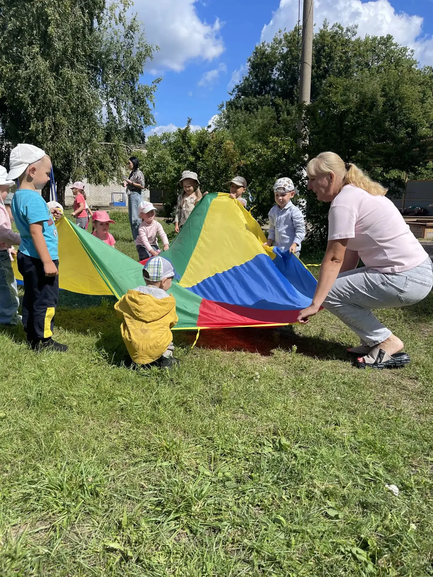 Ежегодно в августе отмечается День Физкультурника, и наш детский сад тоже не остался в ...
