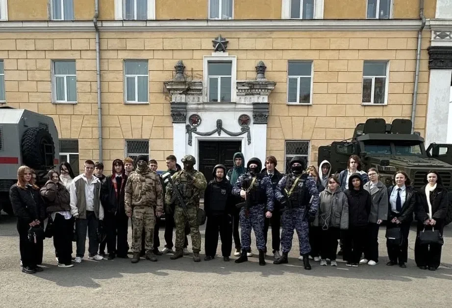 ✨ Ребята посетили выставку, посвящённую 215-летию войск правопорядка и 10-летию Росгвардии! ✨  25 ма