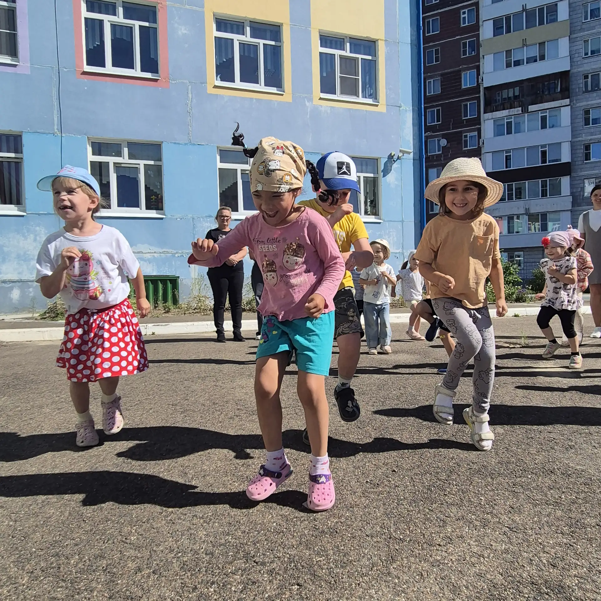 В СП «Семицветик» каждый день — это маленькое приключение! 🎉

Воспитатели не дают ребятам скучать: 