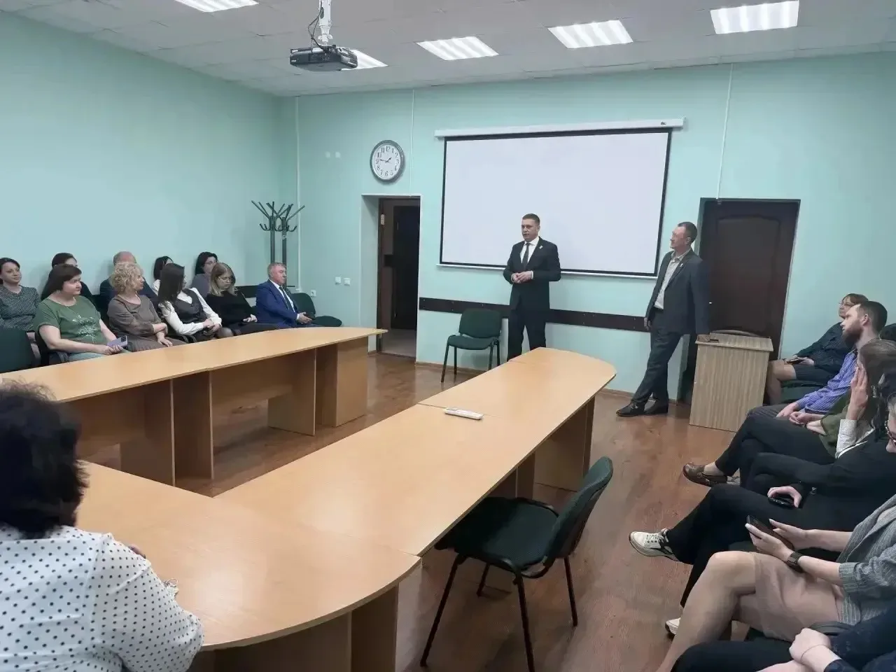 Дорогие земляки! Обращаюсь к каждому из вас.
 
Всю эту неделю я провел в поездках по 70 округу — общ