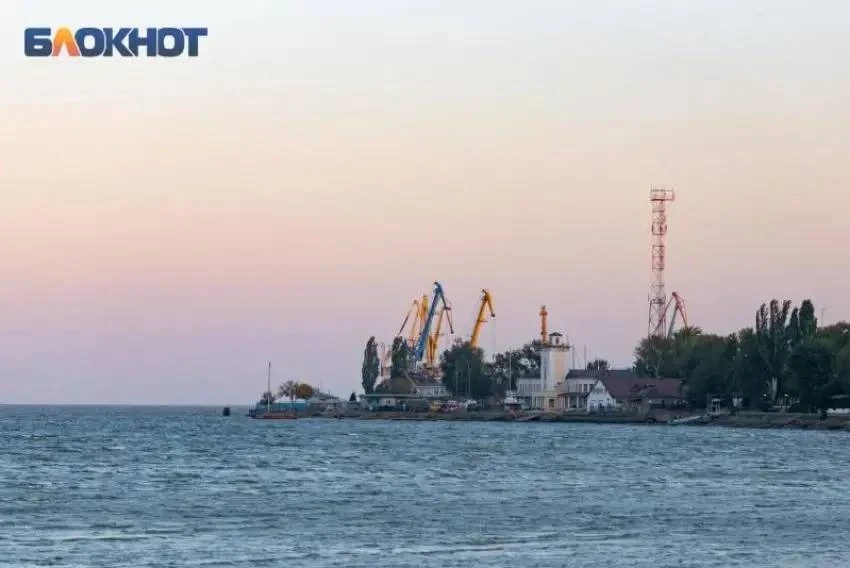 Атакованный вражескими БПЛА танкер требуют убрать из вод Таганрогского залива
