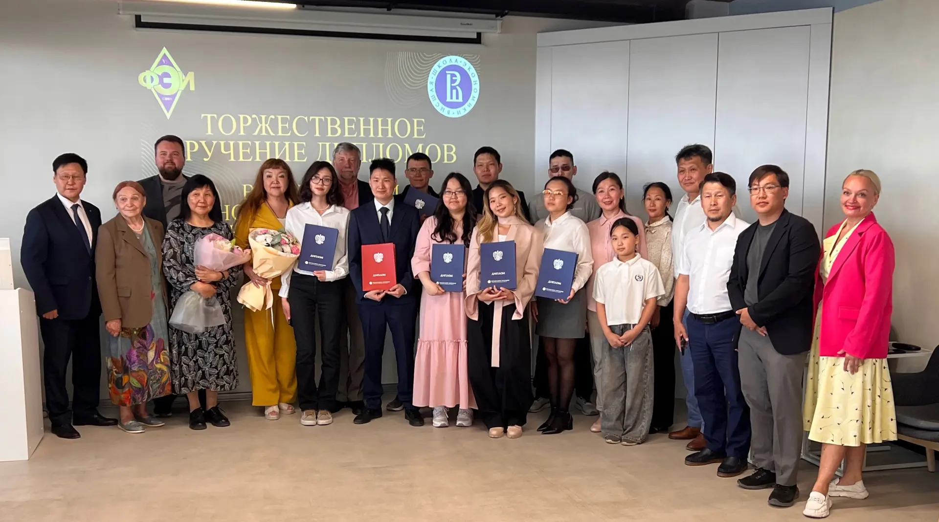 Давайте направим огонечки 🔥выпускникам Программы двух дипломов «Экономика и анализ дан...