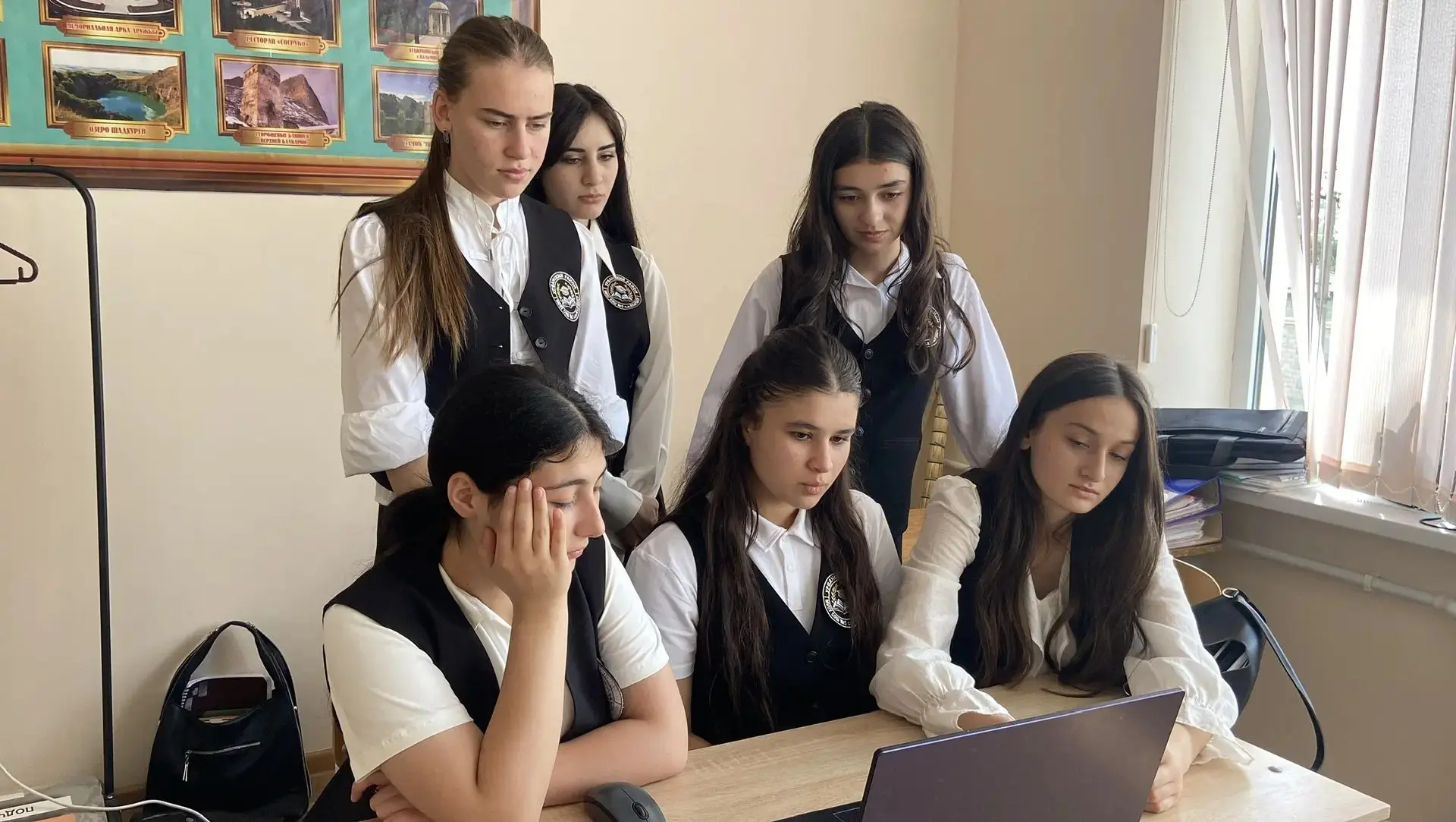 Среди учащихся 11 класса организован просмотр документального фильма "Неонацизм: истоки...
