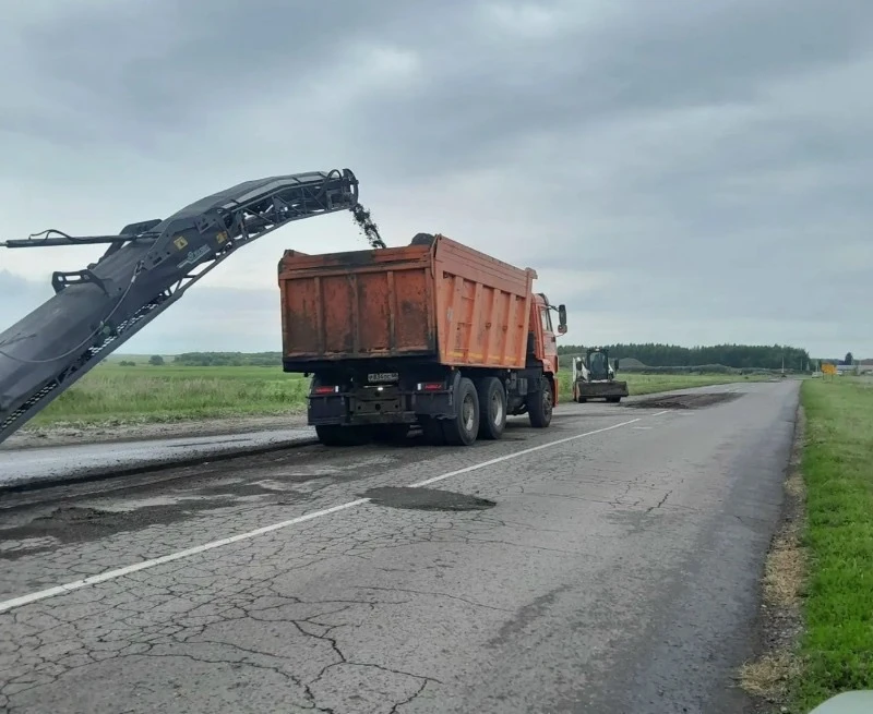 👷‍♂️В Мичуринске стартовал второй этап дорожного ремонта

В городе начались работы по обновлению до