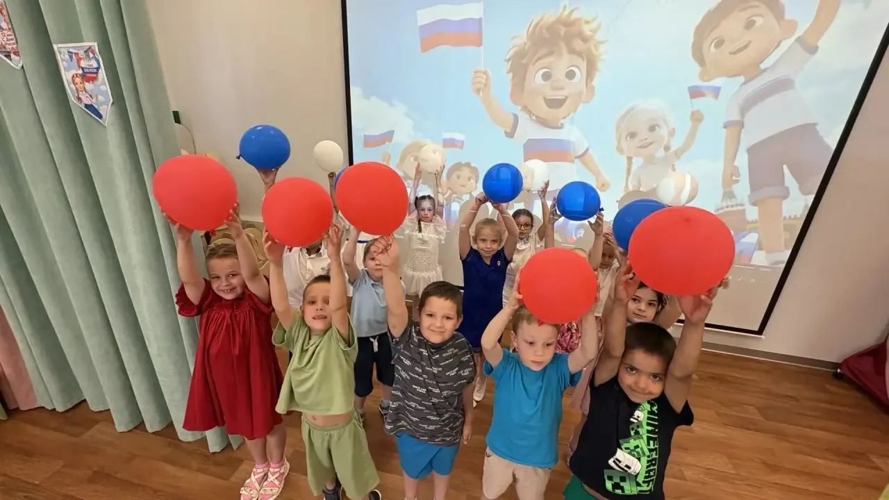 🌟 Яркие краски нашей Родины: как мы отметили День России! 🇷🇺

На прошедшей неделе в нашем детском