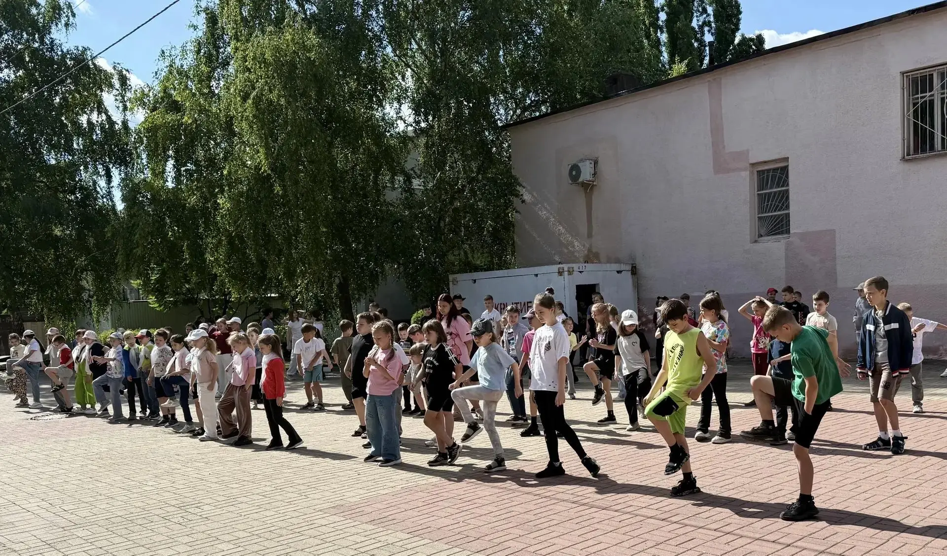 💥 День игр

Сегодняшний день в нашем лагере прошёл под девизом «Игры делают жизнь ярче!», и это был