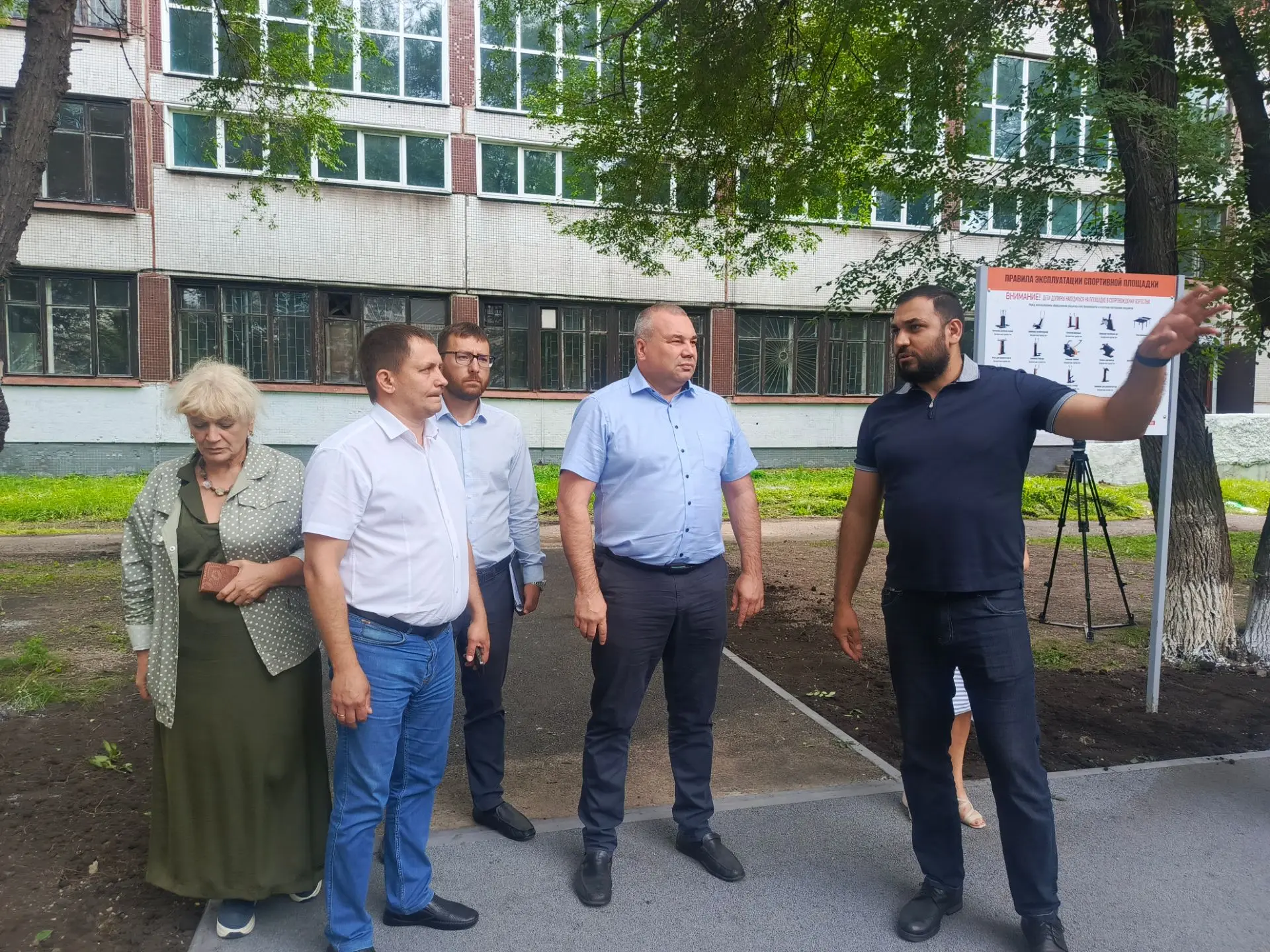 Заехал в школу №2 Центрального района — посмотрел финальные штрихи создания спортивной ...