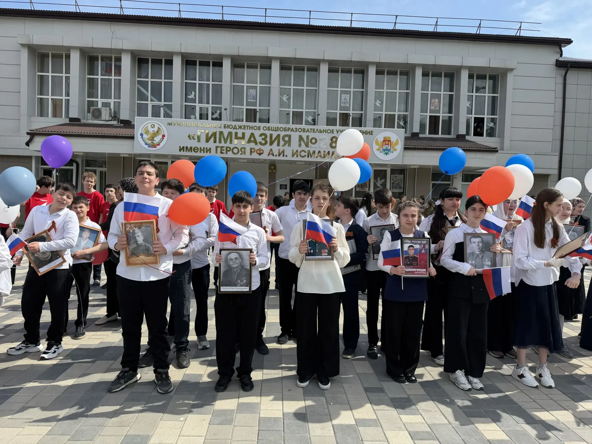 🎗️Память поколений: «Бессмертный полк»  Кульминацией праздника стало шествие «Бессмертного полка», в