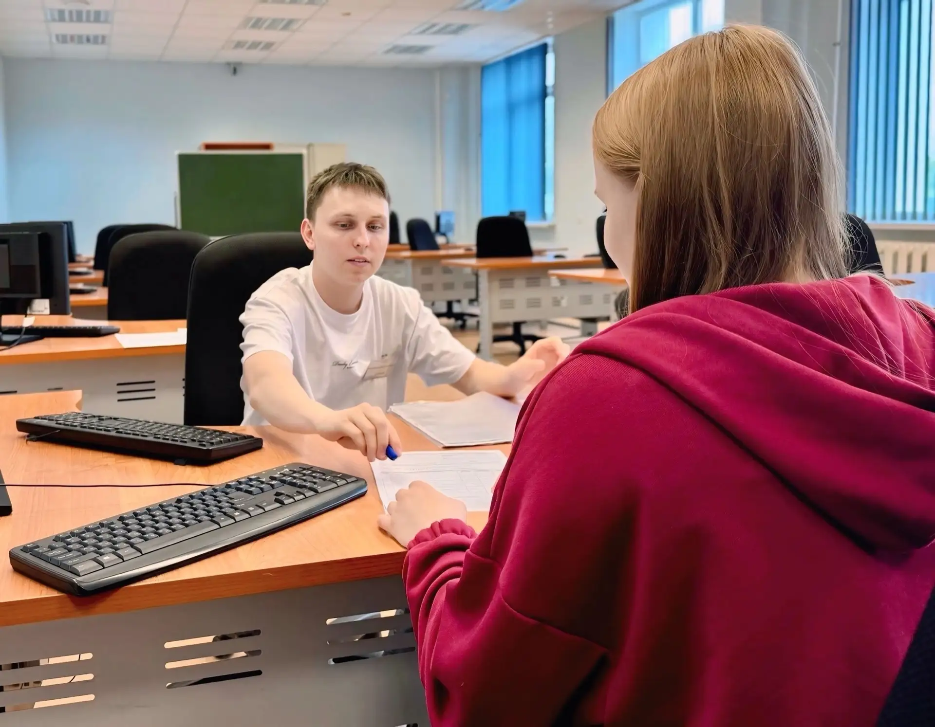 Даже выходной день не помешал первым абитуриентам подать документы в Политех

Приёмная комиссия УлГТ