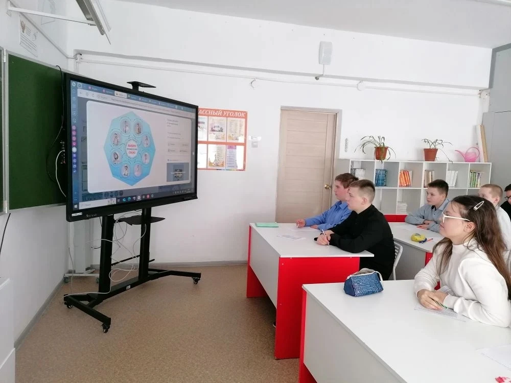 В 8А классе прошло игровое профориентационное занятие! 🎲
